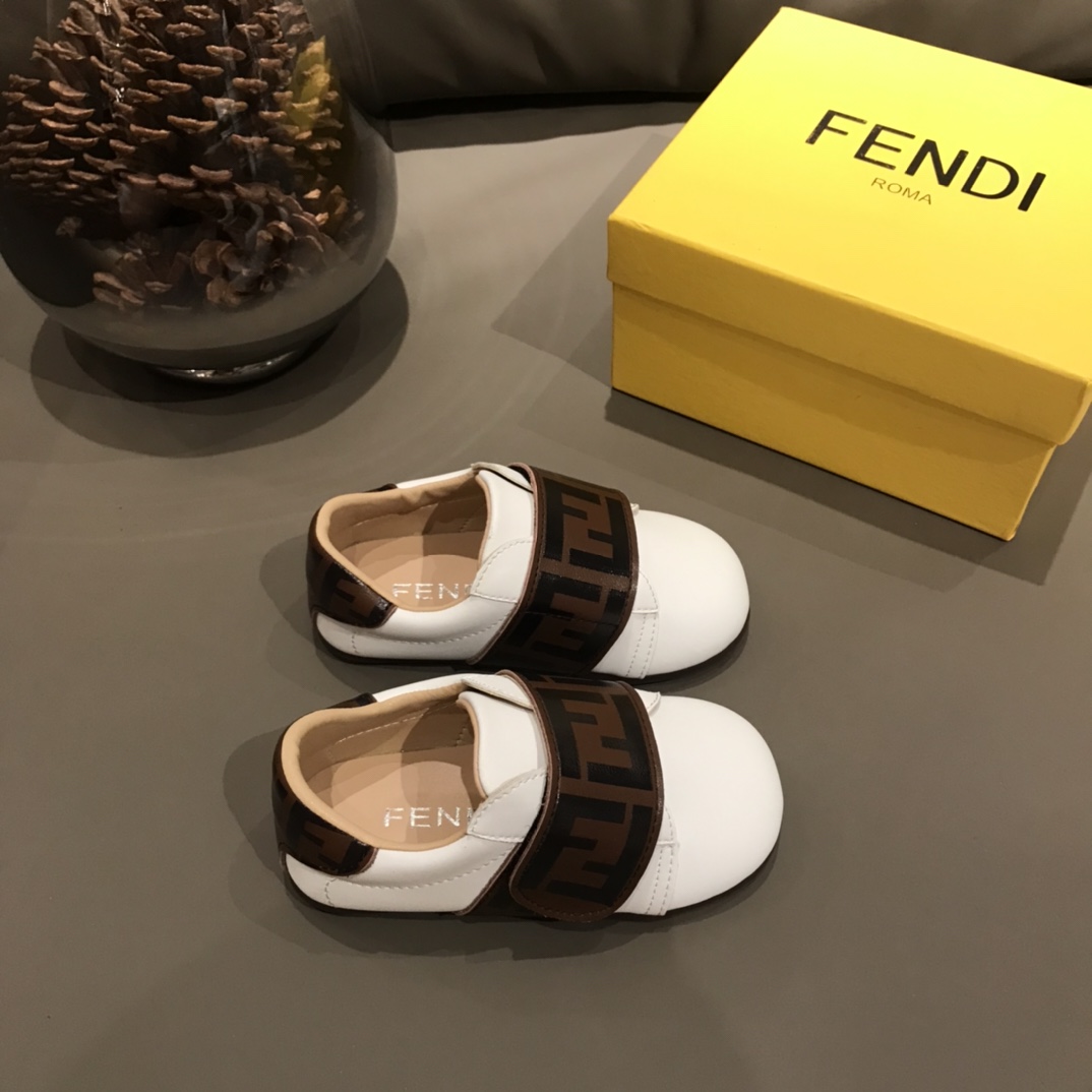 Children's shoes child